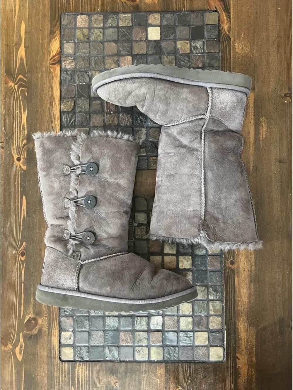 Vintage Y2K UGG Bailey Button Triplet Boots size 6